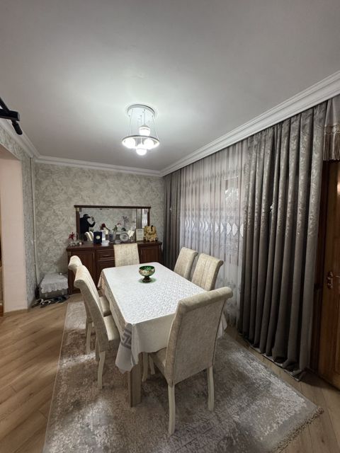 Satılır 4 otaqlı köhnə tikili 80 m² — Bakı