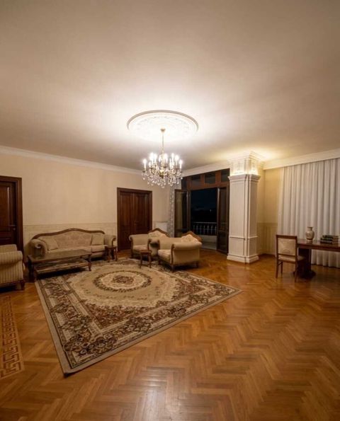 Satılır 4 otaqlı yeni tikili 200 m² — Bakı