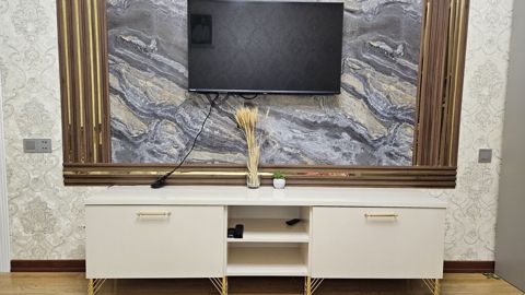 TV altlığı olcu uzunlugu 2metr.Az islenmis Alti hisse skafdi — Bakı