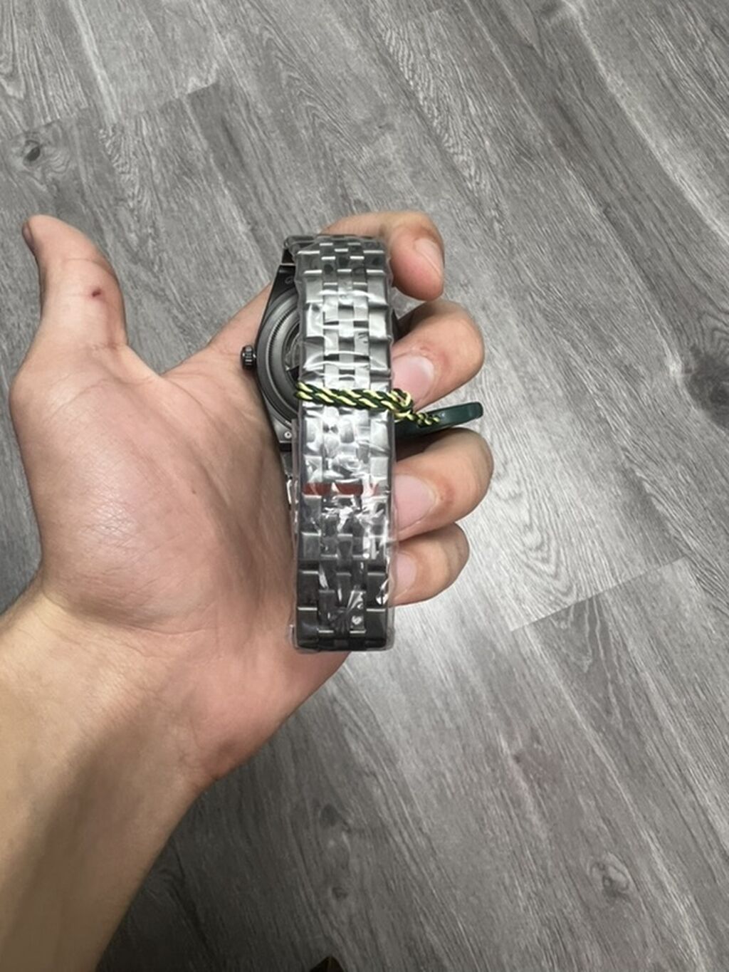 Qara rəngli metal qolbaqlı mexaniki qol saatı. Saatın siferblatı boz — Qol saatları, Pirəkəşkül (4)
