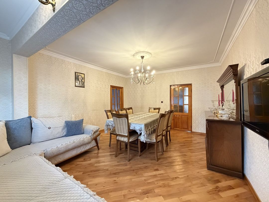 Satılır 4 otaqlı köhnə tikili 90 m² — Mənzil, Bakı