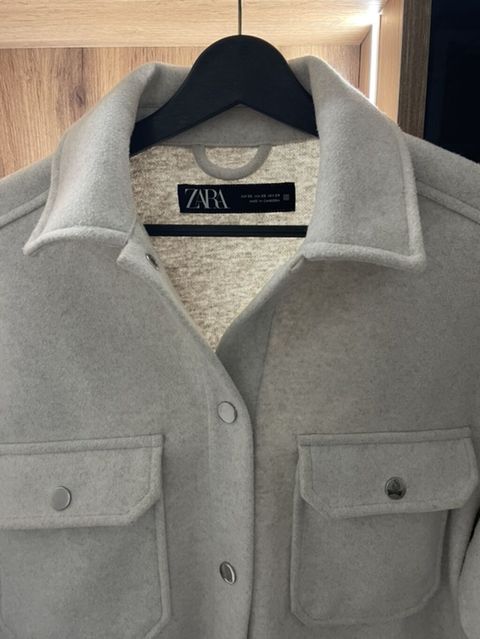 Zara qadın overshirt – boz rəng - Model: qalın toxumalı — 25 ₼ · Bakı · Coqlar və zaqetlər Zara qadın overshirt – boz rəng - Model: qalın toxumalı — Bakı