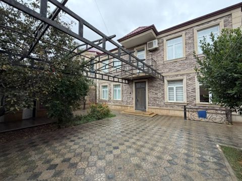 Satılır 7 otaqlı həyət evi/bağ evi 350 m² — Bakı