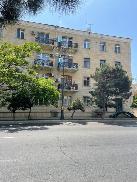 İcarəyə verilir 3 otaqlı köhnə tikili 90 m² — Bakı