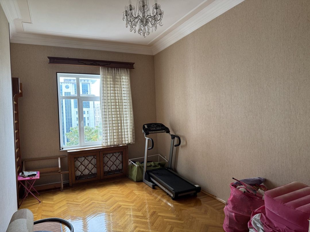 Satılır 7 otaqlı köhnə tikili 700 m² — Mənzil, Bakı (10)