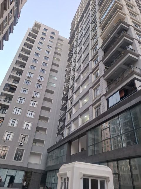 Satılır 4 otaqlı yeni tikili 145 m² — 392 000 ₼ · Bakı · Mənzil Satılır 4 otaqlı yeni tikili 145 m² — Bakı