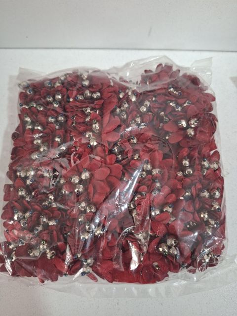 Qırmızı bəzəkli süni çiçəklər (toplu paket) - Material: parça — 4 ₼ · Digah · Vaazalar, kreslolar, süni çiçəklər Qırmızı bəzəkli süni çiçəklər (toplu paket) - Material: parça — Digah