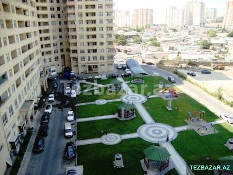 Torpaq Komitəsinin yanı-Chirag Plazanın yanında — Bakı
