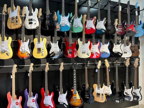 Elektro gitaralar "İbanez" — 250 ₼ · Bakı · Musiqiə alətləri Elektro gitaralar "İbanez" — Bakı
