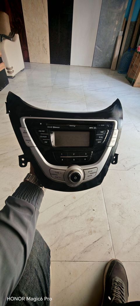 Hyundai orijinal avtomobil maqnitolası və ön panel bloku Model — Saray