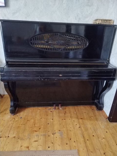 Rostov-Don akustik pianino, vertikal model. - Korpus: klassik qara — 120 ₼ · Bakı · Pianino və digər klaviş alətləri Rostov-Don akustik pianino, vertikal model. - Korpus: klassik qara — Bakı