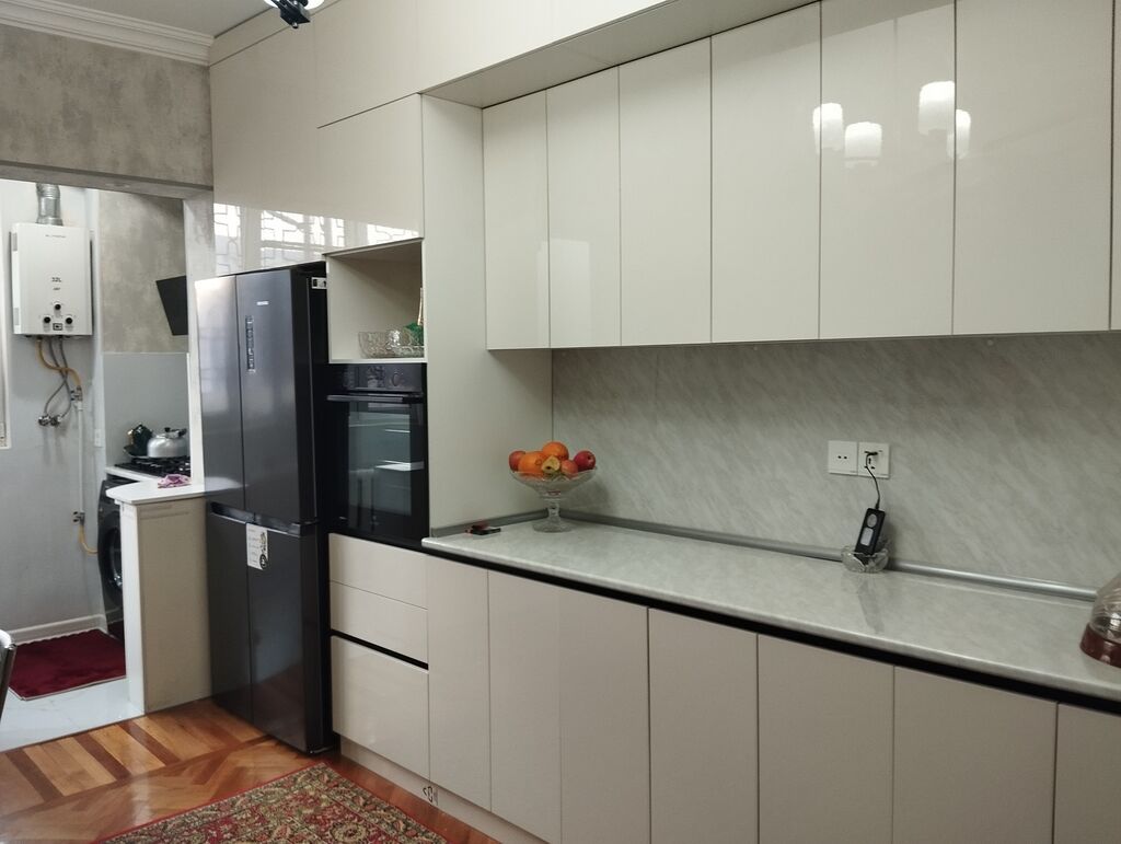 Gence prospektinde en hundur yede, Leningrad proektli ganuni 3 otaq — Mətbəx mobilyası, Bakı (4)