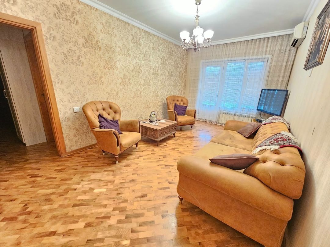 Satılır 4 otaqlı köhnə tikili 100 m² — Mənzil, Bakı (2)