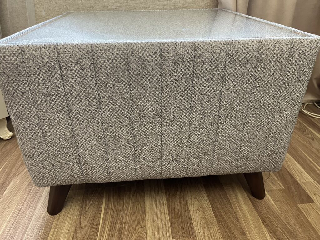 Kvadrat formalı oturacaq/puft-çərçivə və şüşə üstlü masacıq kombini — Puflər və banketlər, Bakı (2)