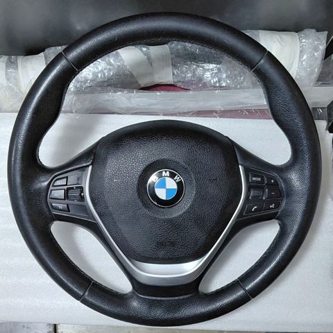 BMW üçün çoxfunksiyalı sükan çarxı. Qara rəngdədir və gümüşü dekor — 200 ₼ · Bakı · Təkər idarəetməsi BMW üçün çoxfunksiyalı sükan çarxı. Qara rəngdədir və gümüşü dekor — Bakı