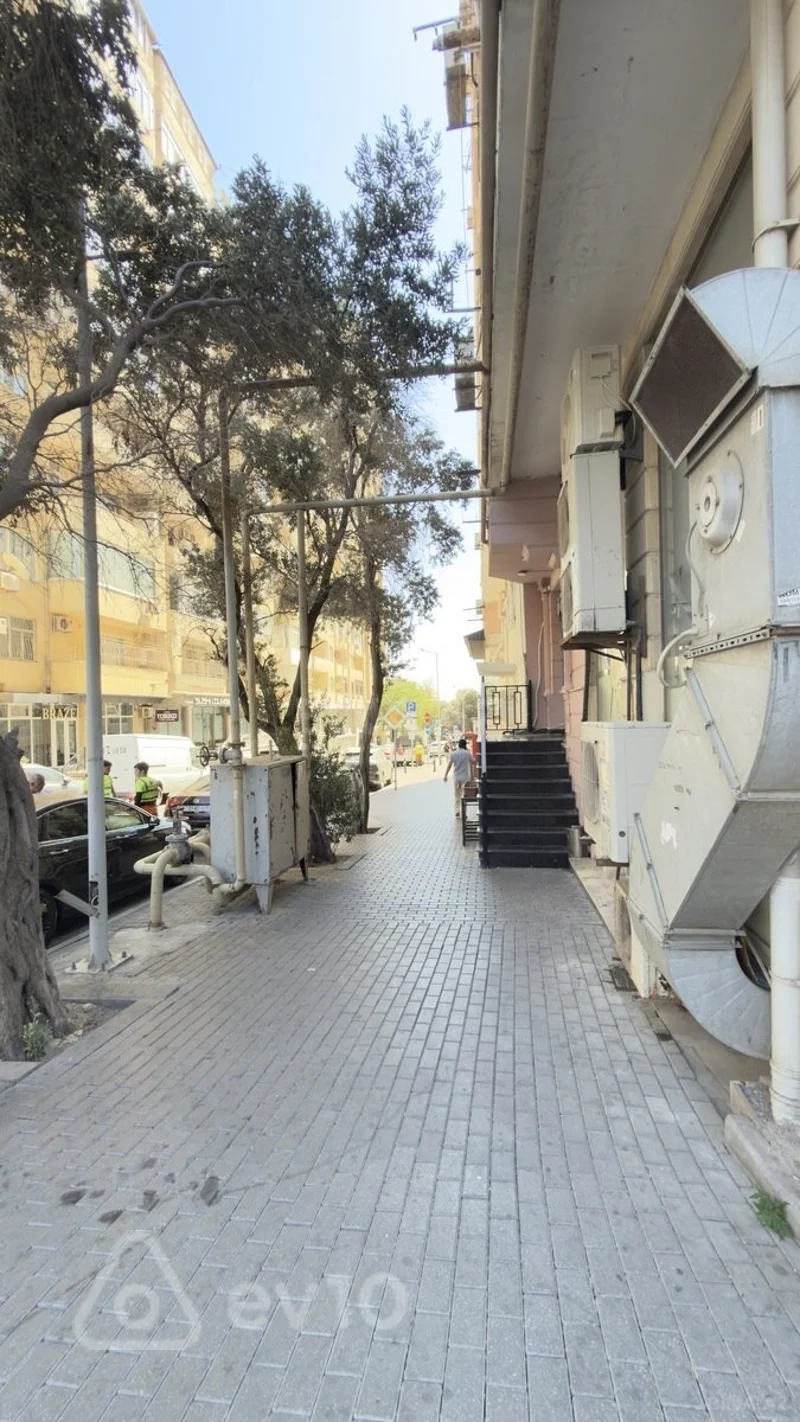 Obyekt, 220 m², Naxcani küçesi 32 — Əmlak, Bakı (4)