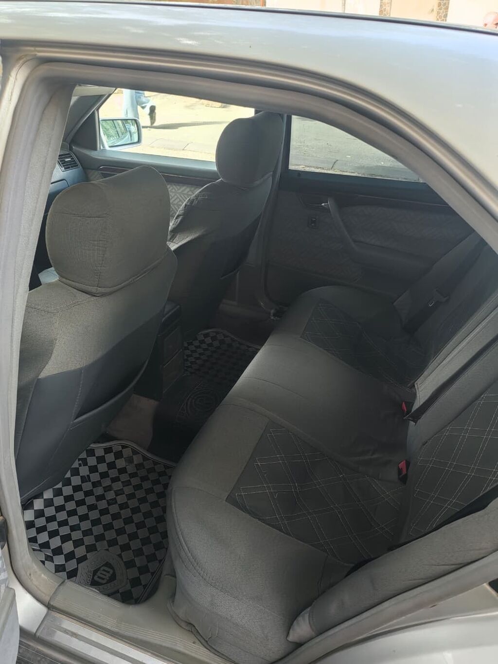 Mercedes-Benz sedan - Korpus: gümüş rəng, 4 qapı, kuzovda klassik 77-SB-322 — Avtomobillər, Bakı (4)
