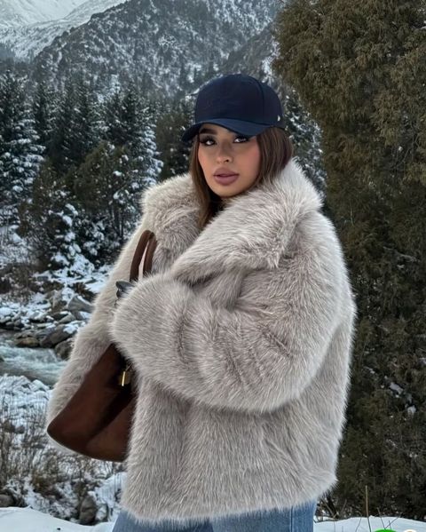 Şok Yuksek keyfiyyetli şubalar Qadınlar üçün süni kürk plaş/jaket — 29 ₼ · Digah · Şubə Şok Yuksek keyfiyyetli şubalar Qadınlar üçün süni kürk plaş/jaket — Digah