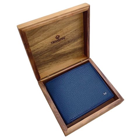 Kişilər üçün dəri pul kisəsi Tergan 1469 Göy/Qırmızı — 87.57 ₼ · Bakı · Mallar Kişilər üçün dəri pul kisəsi Tergan 1469 Göy/Qırmızı — Bakı