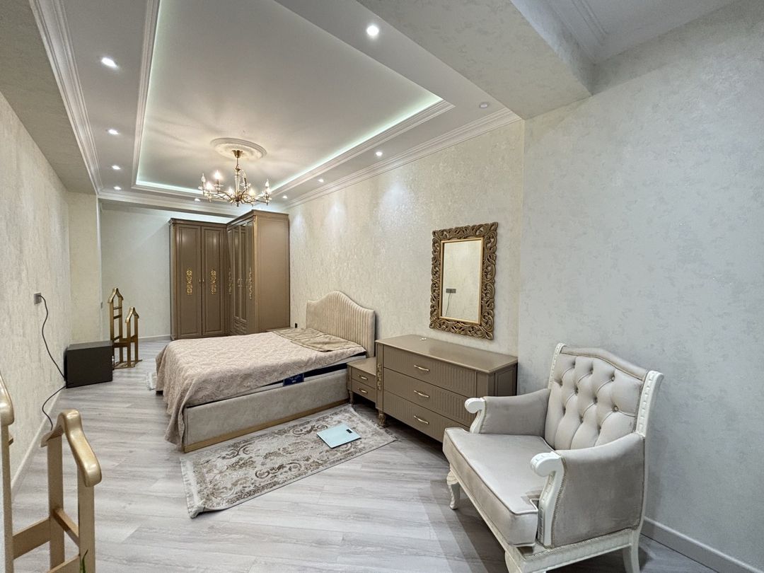 İcarəyə verilir 4 otaqlı yeni tikili 200 m² — Mənzil, Bakı (2)