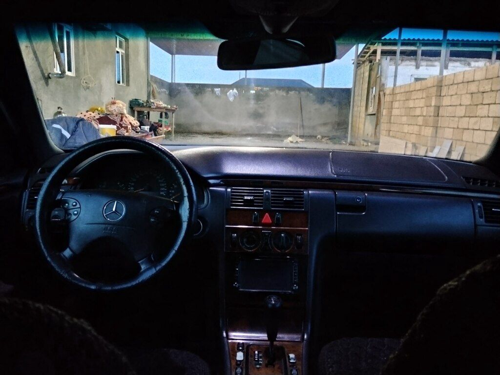 Mercedes E 280, 2.8 L, 1999 il, 560 000 km 90-BU-403 — Avtomobillər, Bakı (4)