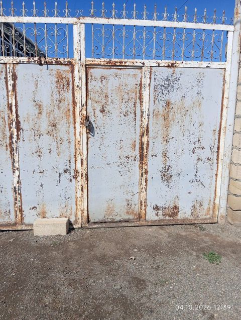 Dəmir darvaza – ikiqanadlı - Material: qalın metaldan (polad), üst — Ağstafa