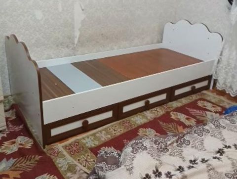 Iki kravat 60 manat Uşaq/yeniyetmə üçün tək nəfərlik taxta çarpayı — 60 ₼ · Bakı · Yataqlar Iki kravat 60 manat Uşaq/yeniyetmə üçün tək nəfərlik taxta çarpayı — Bakı