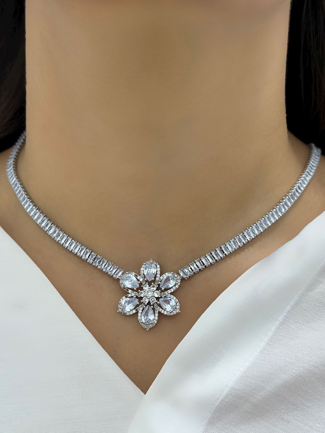 Boyunbağı X100600 gümüşü — Mallar, Bakı