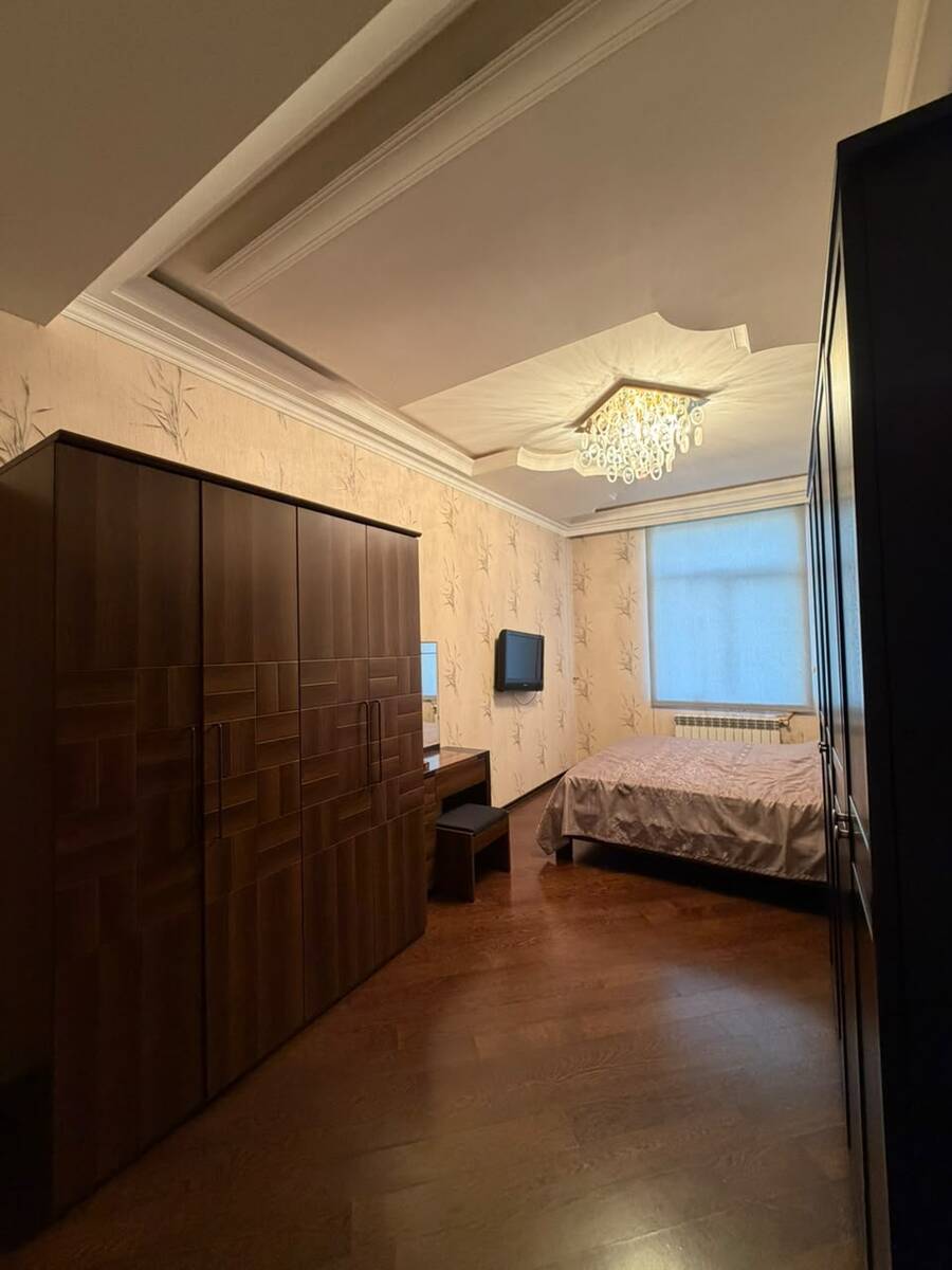 Satılır 4 otaqlı köhnə tikili 136 m² — Mənzil, Bakı (12)