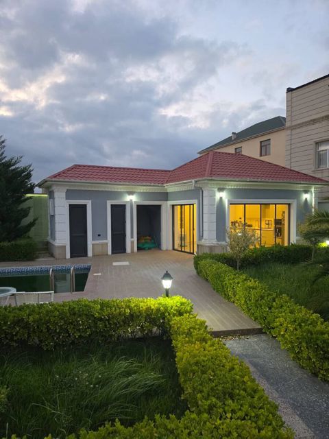 Satılır 4 otaqlı həyət evi/bağ evi 250 m² — 670 000 ₼ · Bakı · Ev, villa Satılır 4 otaqlı həyət evi/bağ evi 250 m² — Bakı