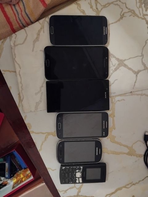 Bir yerdə köhnə model telefonlar dəsti Dəstdə olanlar (şəkillərdə — 45 ₼ · Bakı · Digər smartfonlar Bir yerdə köhnə model telefonlar dəsti Dəstdə olanlar (şəkillərdə — Bakı