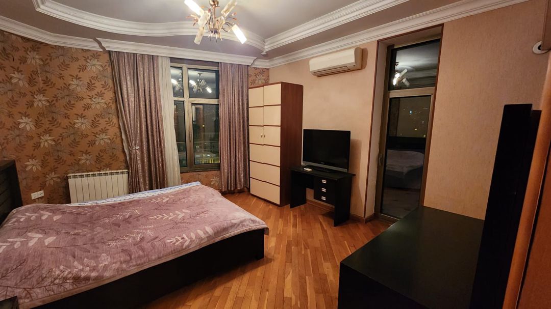 Satılır 4 otaqlı yeni tikili 215 m² — Mənzil, Bakı (9)