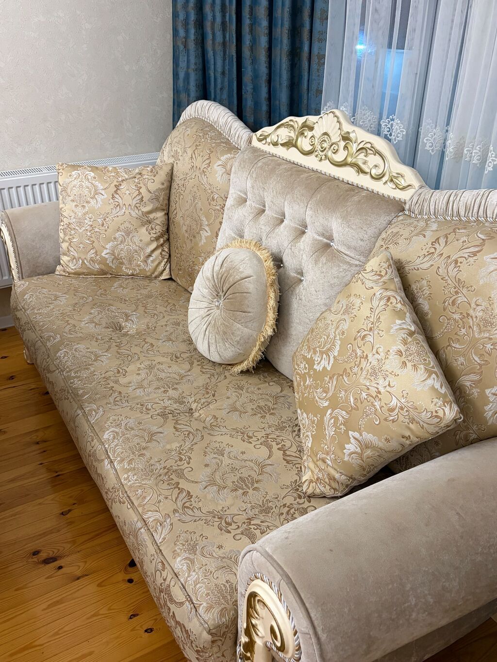 Klassik üslubda salon dəsti – krem/qızılı tonlarda divan və kreslo — Yumşaq mobilya dəstləri, Digah (2)