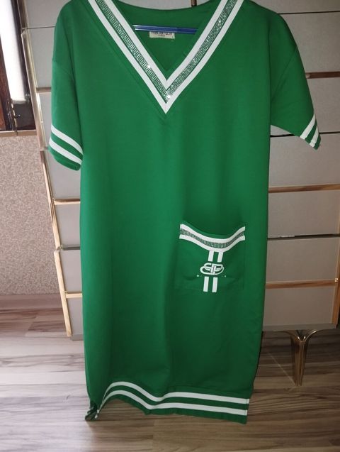 Qadın geyim dəsti – 2 paltar 1) Yaşıl idman‑stil paltar - Rəng — 60 ₼ · Şirvan · Kostyum Qadın geyim dəsti – 2 paltar 1) Yaşıl idman‑stil paltar - Rəng — Şirvan