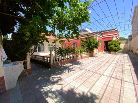 Satılır 5 otaqlı həyət evi/bağ evi 200 m² — Bakı