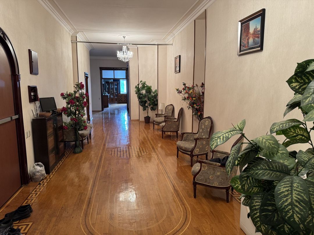 Satılır 7 otaqlı köhnə tikili 700 m² — Mənzil, Bakı (3)