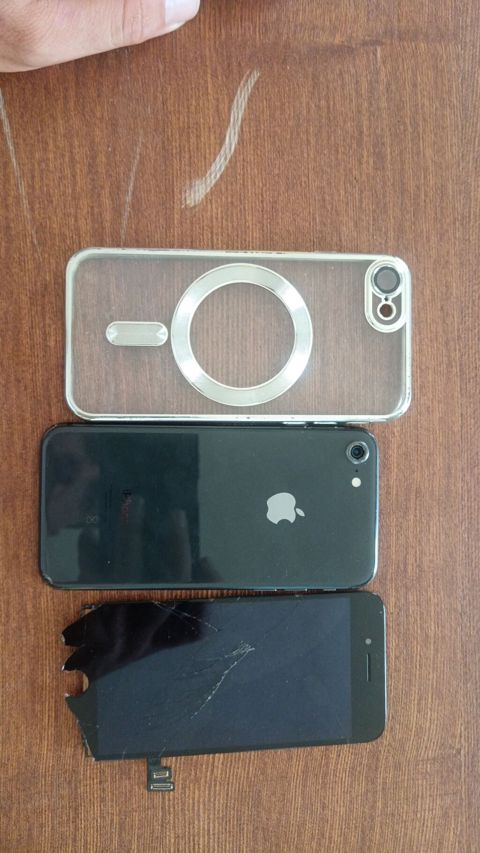 Iphone 8 arxasi cicek kimi kamerasi kalonkasi kinofkalari bidene ekran — Şirvan