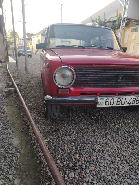 VAZ 2101, qırmızı rəngdə sedan - Kuzov: klassik “Jiquli” dizaynı — 3 300 ₼ · Tovuz · Avtomobillər VAZ 2101, qırmızı rəngdə sedan - Kuzov: klassik “Jiquli” dizaynı — Tovuz