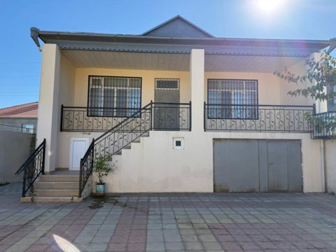 Satılır 4 otaqlı həyət evi/bağ evi 140 m² — 140 000 ₼ · Bakı · Ev, villa Satılır 4 otaqlı həyət evi/bağ evi 140 m² — Bakı