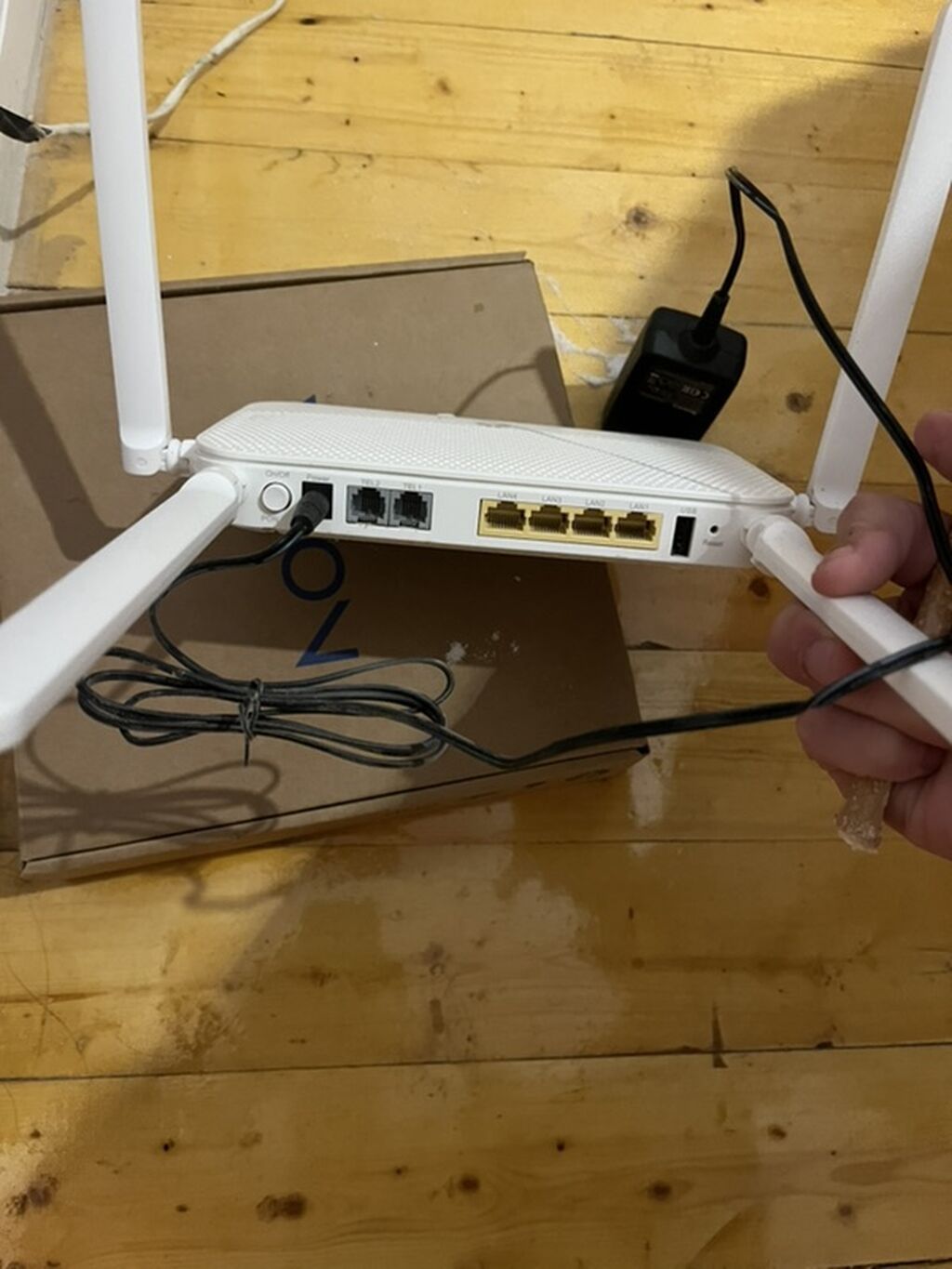 Huawei Wi‑Fi router Xüsusiyyətlər: - 4 ədəd xarici antenna – ev və — Şəbəkə və server avadanlığı, Xırdalan (2)