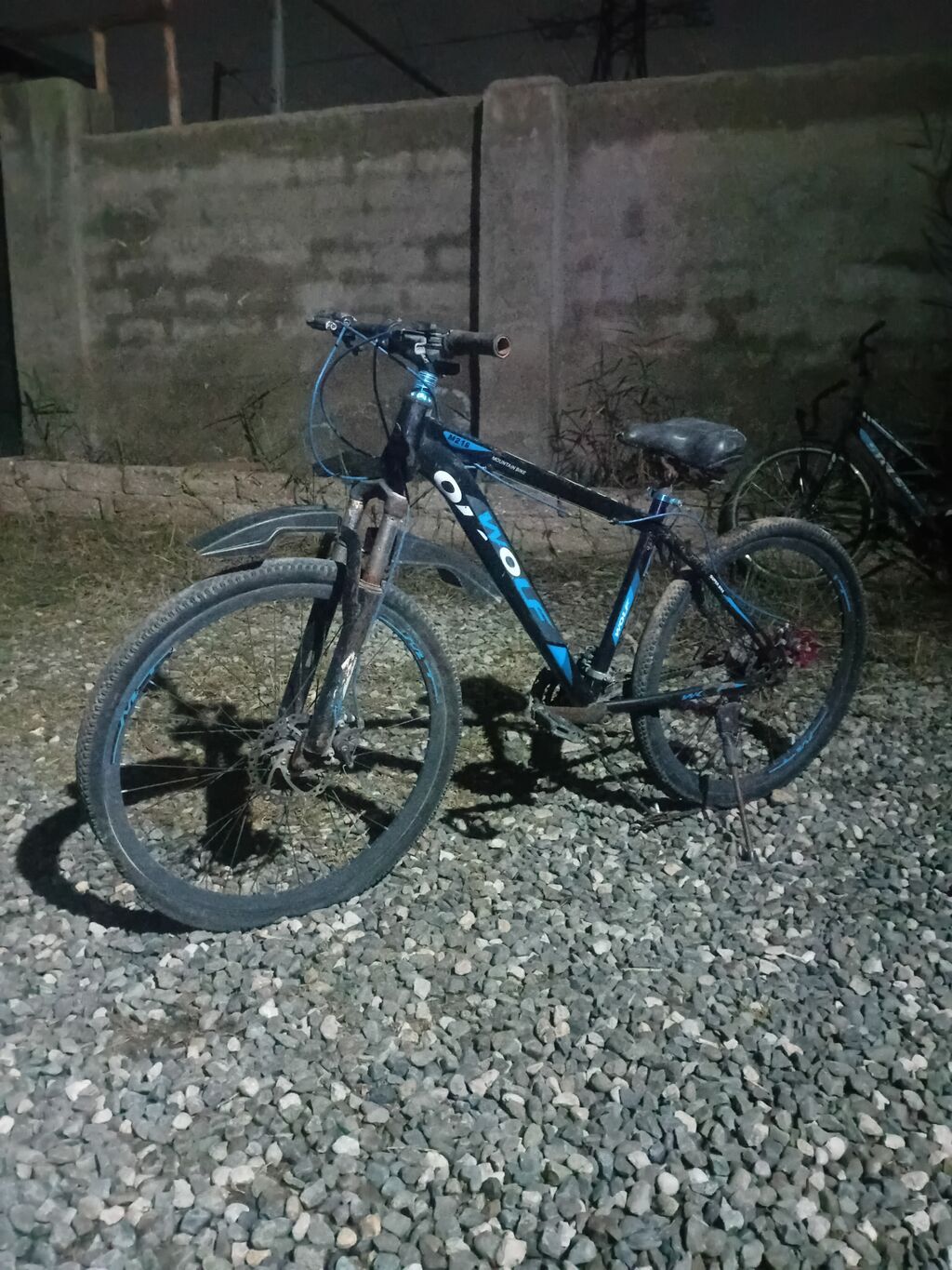 Dağ velosipedi – OnWolfe (qara-mavi) - Güclü alüminium tipli karkas — Dağ velosipedləri, Digah (2)
