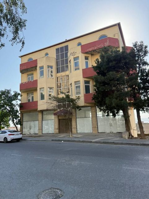 Satılır obyekt 1080 m² — Bakı