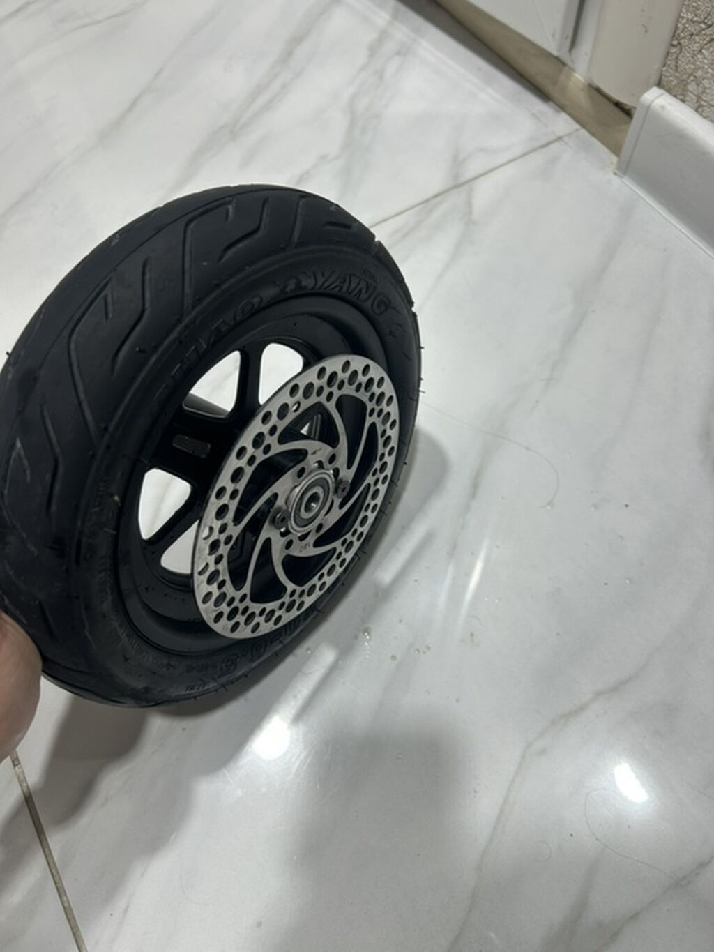 Elektrik skuter və ya oxşar nəqliyyat vasitəsi üçün təkər komplekti — Diskləri, Xırdalan