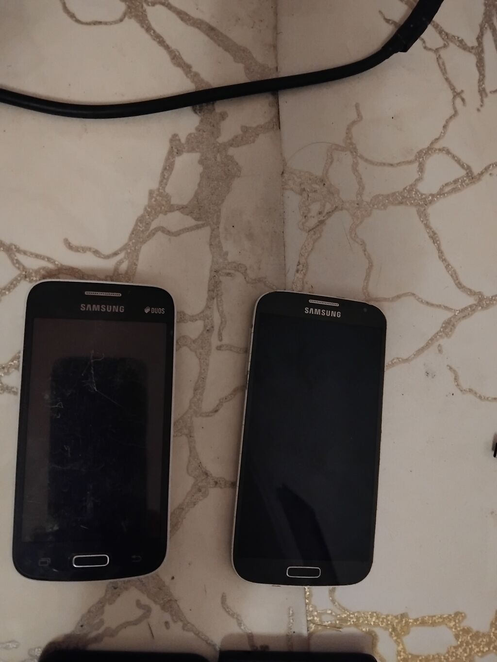 Bir yerdə köhnə model telefonlar dəsti Dəstdə olanlar (şəkillərdə — Digər smartfonlar, Bakı (2)