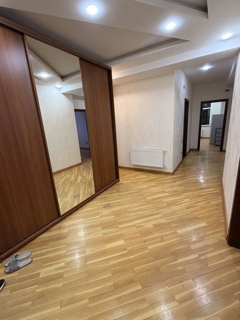 İcarəyə verilir 3 otaqlı yeni tikili 135 m² — 950 ₼ · Bakı · Mənzil İcarəyə verilir 3 otaqlı yeni tikili 135 m² — Bakı