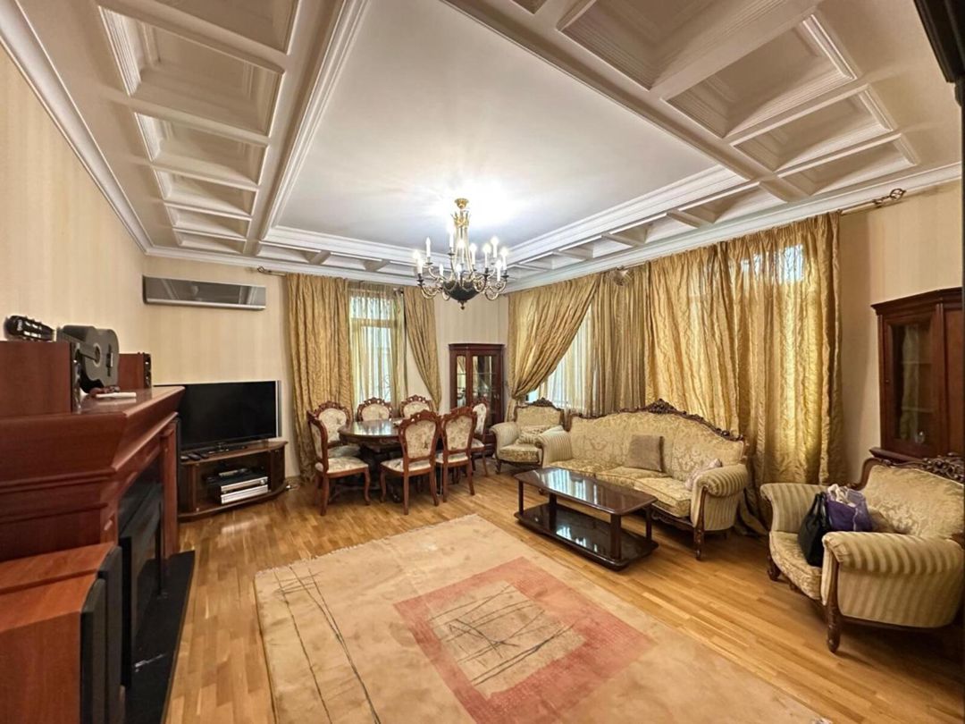 Satılır 5 otaqlı həyət evi/bağ evi 400 m² — Ev, villa, Bakı (2)