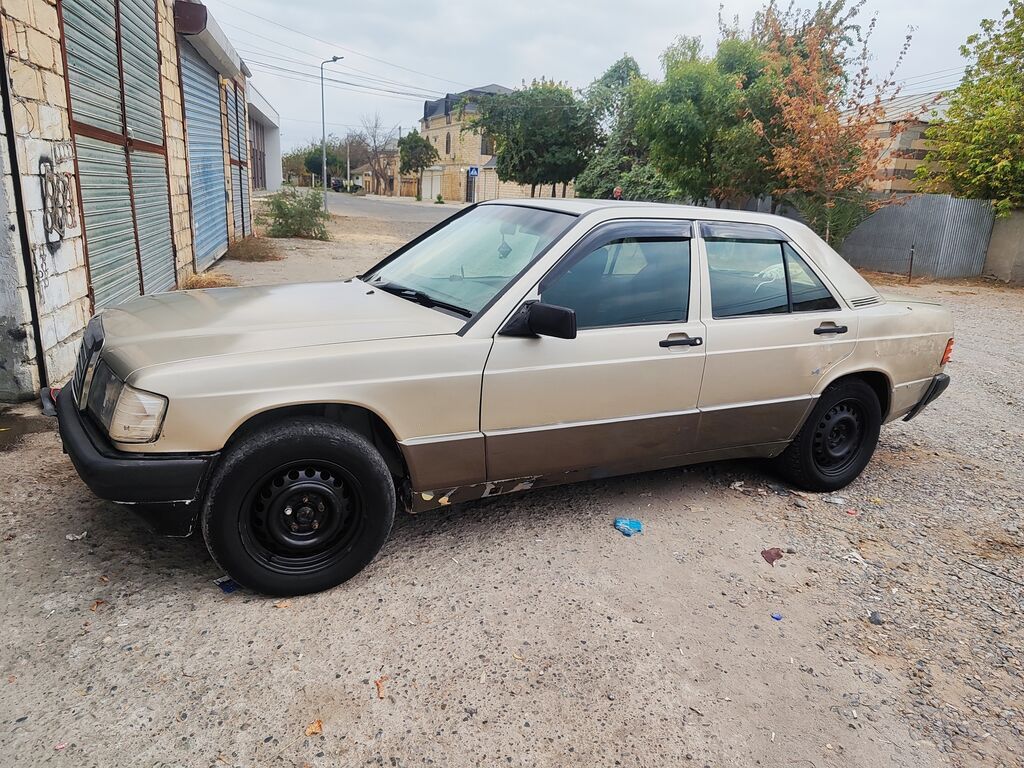 Mercedes-Benz 190 (W201) sedan - Korpus: 4 qapılı sedan 77-IB-691 — Avtomobillər, Bakı (6)