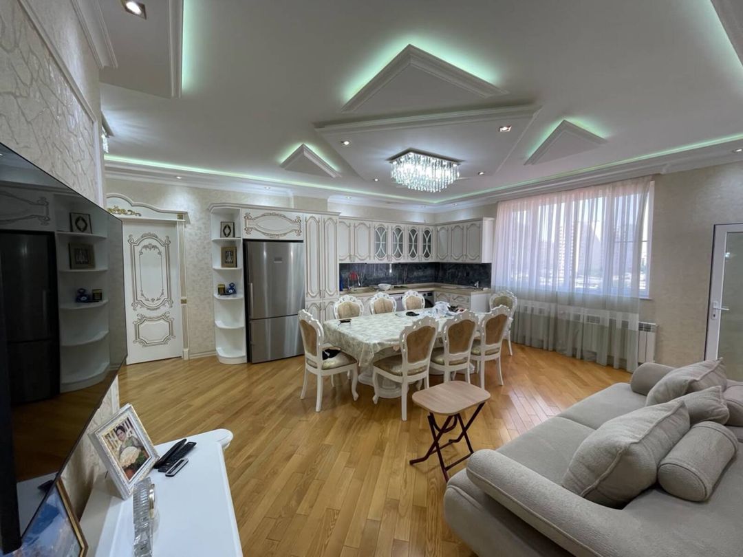 Satılır 3 otaqlı yeni tikili 150 m² — Mənzil, Bakı (2)