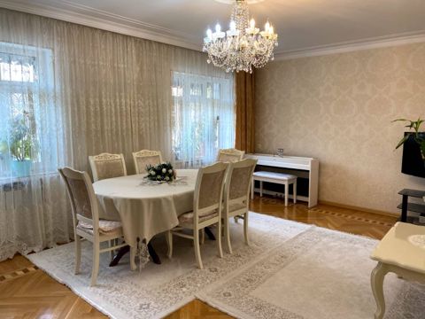 İcarəyə verilir 4 otaqlı köhnə tikili 120 m² — Bakı