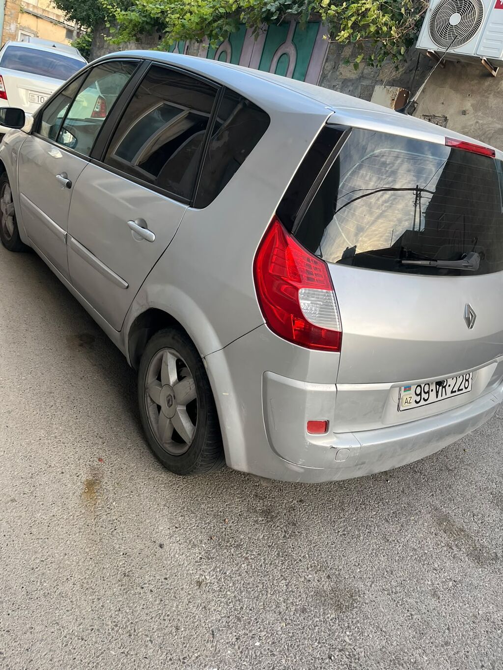 Renault Scenic (gümüş rəng), kompakt monovolumen. Xüsusiyyətlər 99-VR-228 — Avtomobillər, Bakı